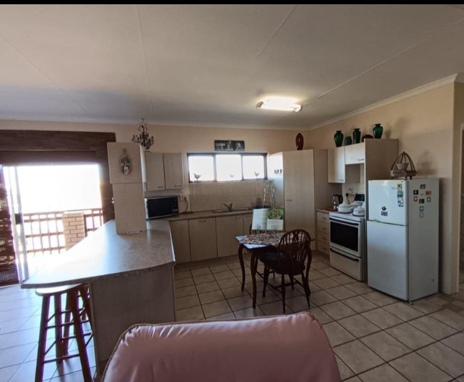 5 Bedroom Property for Sale in Wavecrest Eastern Cape